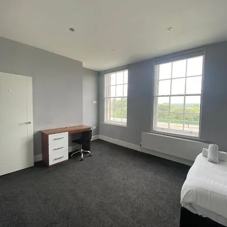Extra Large 6 Bed 7 Bath Townhouse In Holiday home