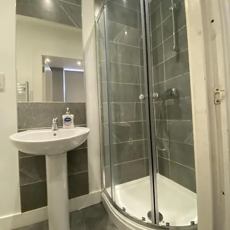 Holiday home Extra Large 6 Bed 7 Bath Townhouse In Manchester