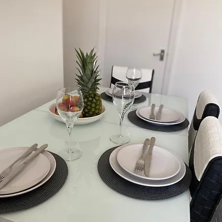 Cosy Cheerful 2 Bedrooms Near Piccadilly, Etihad Stadium Sleeps Up To 5 Vakantiehuis