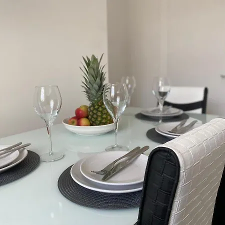 Cosy Cheerful 2 Bedrooms Near Piccadilly, Etihad Stadium Sleeps Up To 5 *