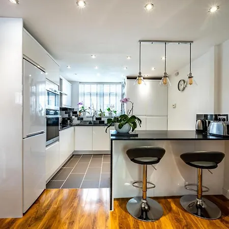 Stunning 1bd Flat Close To Centre Apartment *