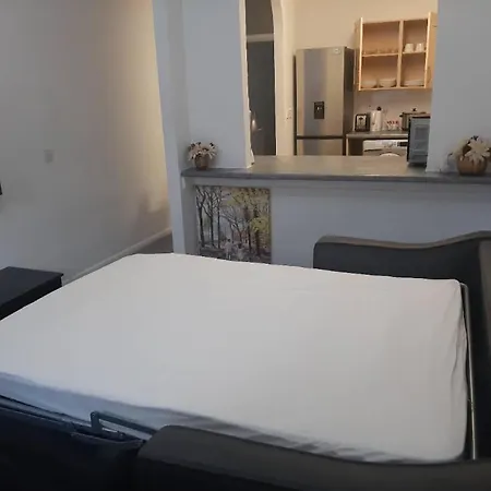 Entire Rental, Easy Reach To Etihad Stadium