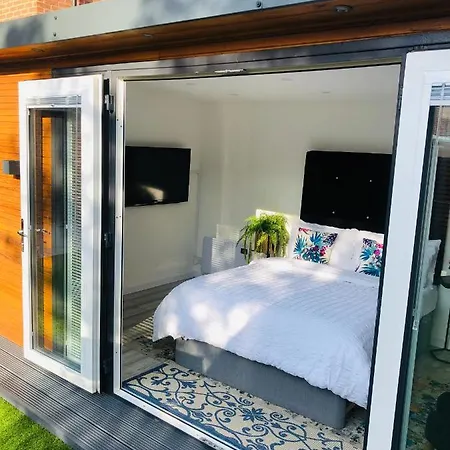 Guest house Meezee Pearl Double Bed With Free Parking *