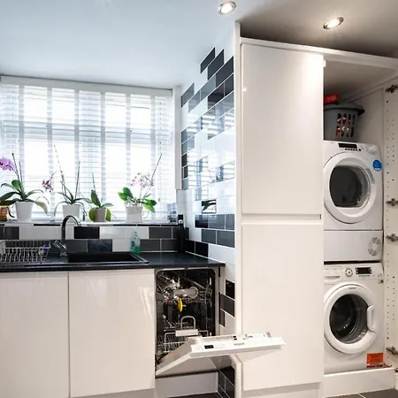 Stunning 1bd Flat Close To Centre *