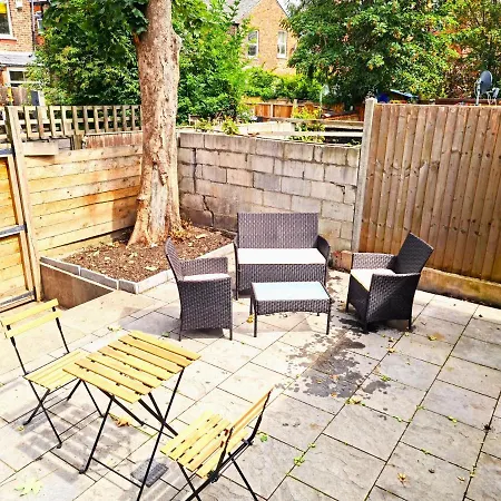 Beautiful And Spacious Apartment: 3 Beds & 2 Bath - Newly Renovated ,open-plan Kitchen/living 아파트 맨체스터