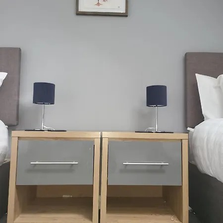 4 Bedroom - Sleeps 7 Pet Friendly & Parking Casa de Férias *