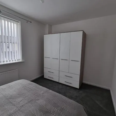 Holiday home Beautiful 4 Bed Home, Sleeps 6, Driveway Parking, With Sky & Bt Sports *