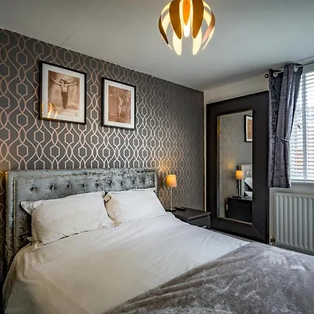 Stunning 1bd Flat Close To Centre Apartment *