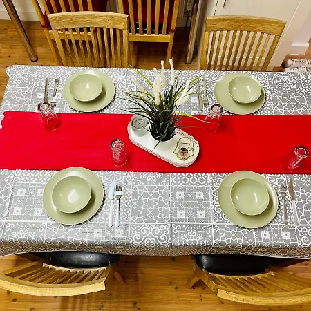 Beautiful And Spacious Apartment: 3 Beds & 2 Bath - Newly Renovated ,open-plan Kitchen/living 아파트