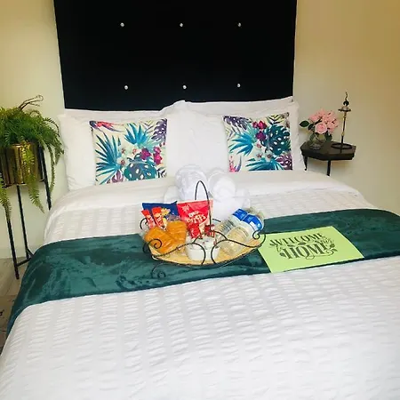 Meezee Pearl Double Bed With Free Parking Guest house *