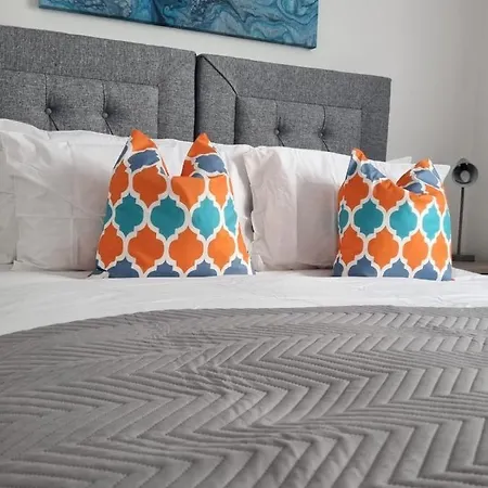 Holiday home Beautiful 4 Bed Home, Sleeps 6, Driveway Parking