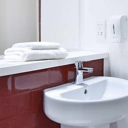 Travelodge Upper Brooks Street 3*