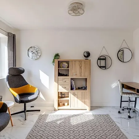 Luxury 7 Bedroom House In Didsbury, Hébergement de vacances Manchester