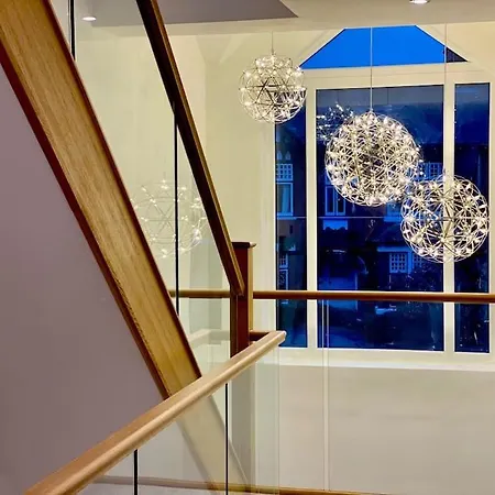 Luxury 7 Bedroom House In Didsbury, * Manchester