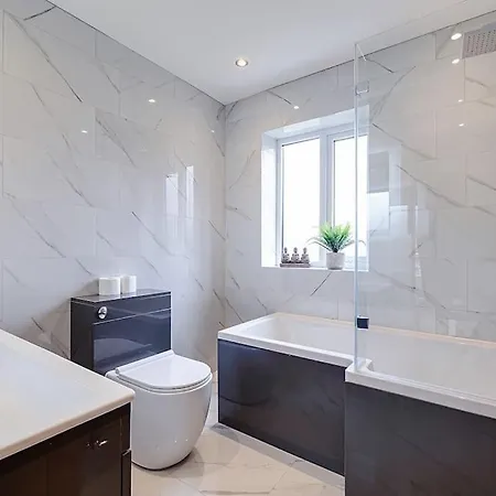 Holiday home Luxury 7 Bedroom House In Didsbury,