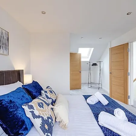 Luxury 7 Bedroom House In Didsbury, Manchester