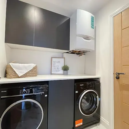Luxury 7 Bedroom House In Didsbury, Manchester