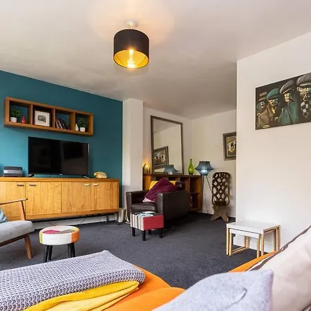 Spacious 3 Bedroom Townhouse To Rent In 맨체스터