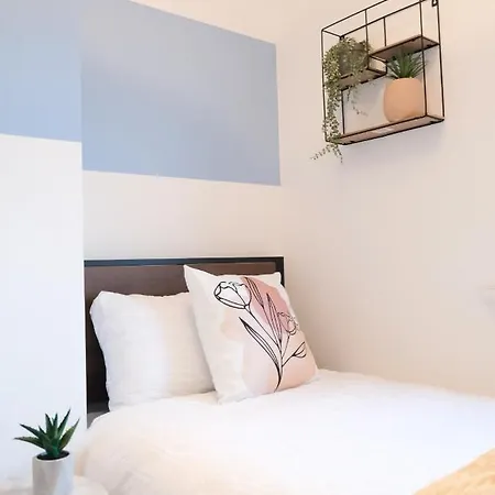 Nyaraló Bee - Caldecott House *