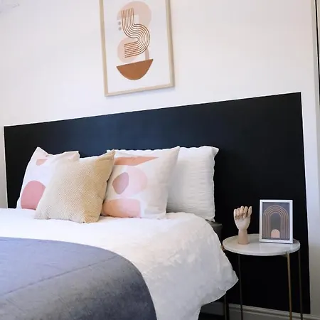 Nyaraló Bee - Caldecott House