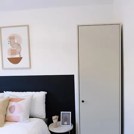 Nyaraló Bee - Caldecott House Manchester