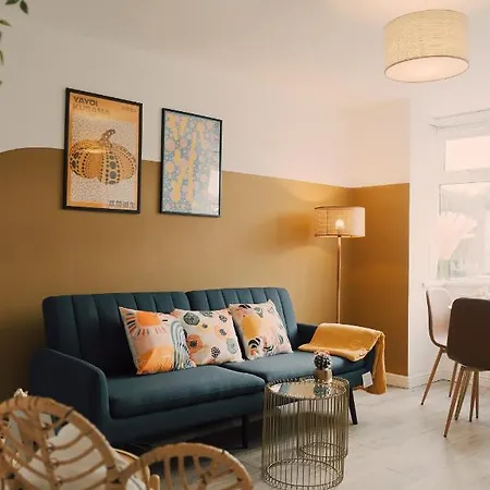 Bee - Caldecott House *