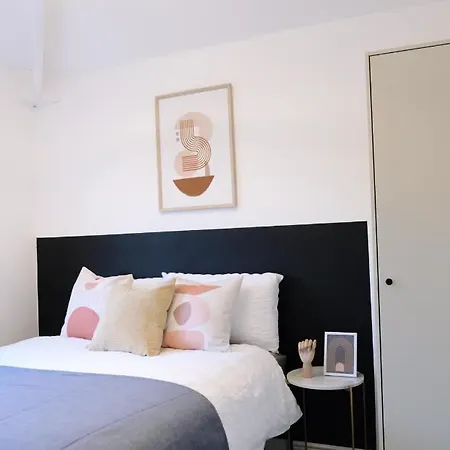 Nyaraló Bee - Caldecott House Manchester