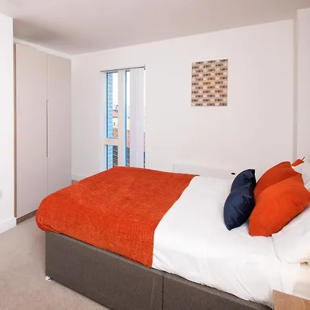 Modern 2 Bed & 2 Bath City Centre شقة