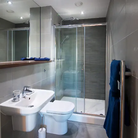 Modern 2 Bed & 2 Bath City Centre *