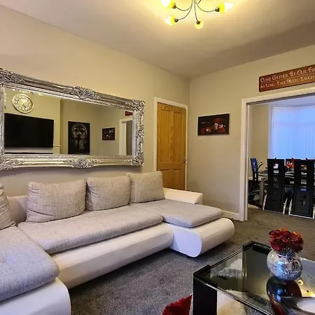 Holiday home Stunning Home. Free Parking. Manchester