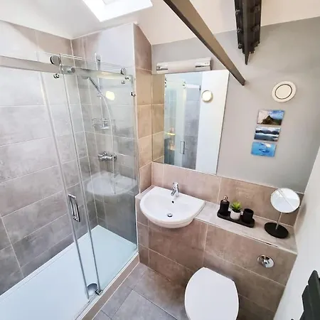 Luxury 1 Bedroom Next To Ao Arena & Victoria Train *