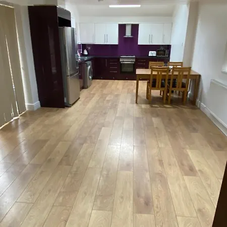 Bed & Breakfast Big Rusholme With Tv And Private Bathroom-parking&wifi