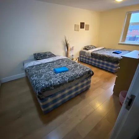 Big Rusholme With Tv And Private Bathroom-parking&wifi Bed & Breakfast