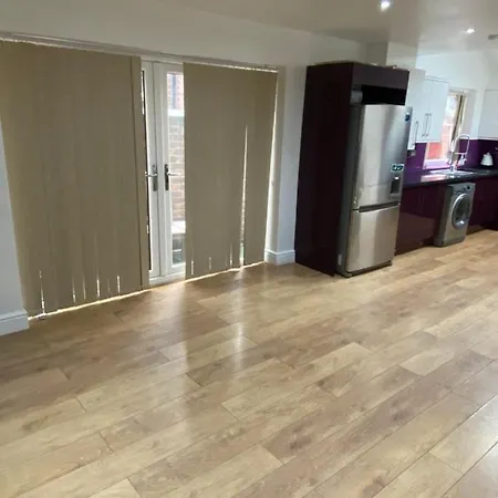 Bed & Breakfast Big Rusholme With Tv And Private Bathroom-parking&wifi