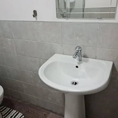 Holiday home Impeccable 4-bed House Near Centre *