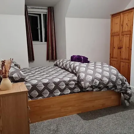 Impeccable 4-bed House Near Centre