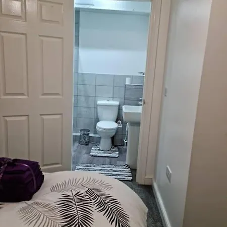 Impeccable 4-bed House Near Centre Manchester