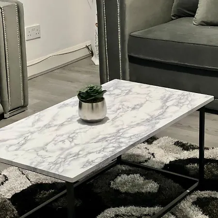 Beautiful And Homely 3 Bed House With Free Parking So Close To Man And Centre * מנצ'סטר