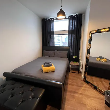 View 2 Bedrooms Flat Manchester