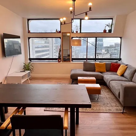 View 2 Bedrooms Flat