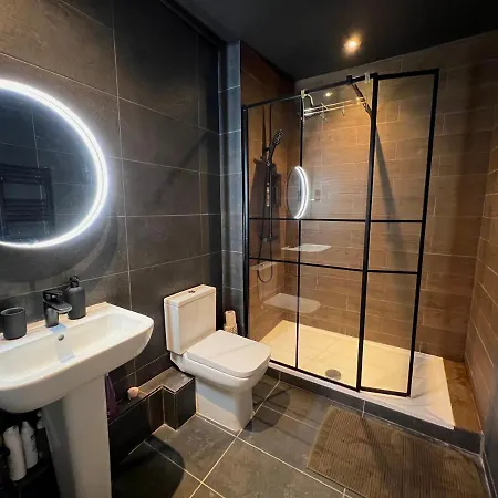 Apartment View 2 Bedrooms Flat Manchester