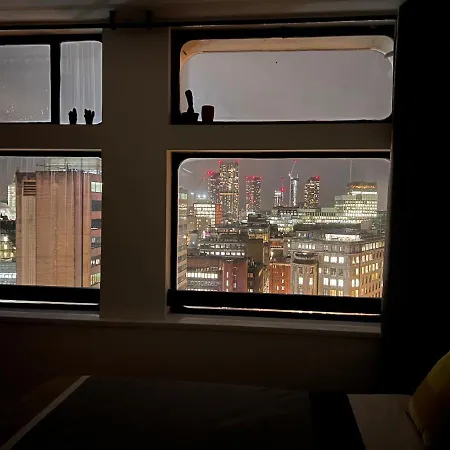 View 2 Bedrooms Flat Apartment