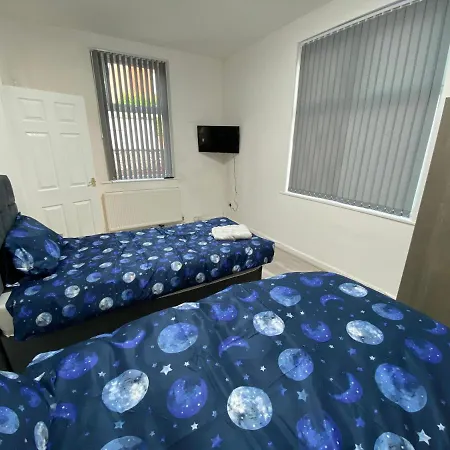 Double Bedroom In 13 Woodfold Ave, M19 3ap, Rm1 2 Sing Bed