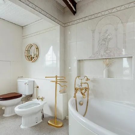 Nyaraló Beautiful 'mayfield' With Private Pool!