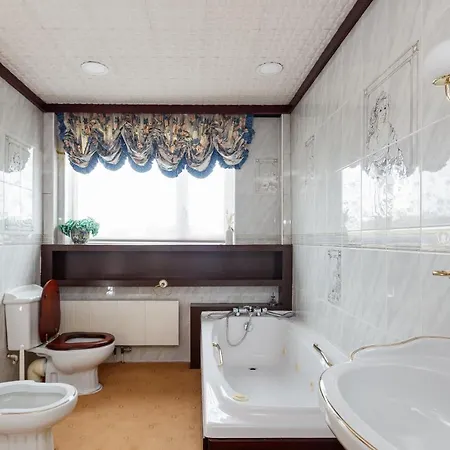 Beautiful 'mayfield' With Private Pool! Nyaraló Manchester