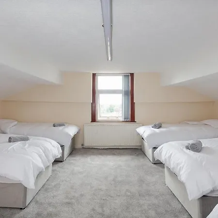 Beautiful 'mayfield' With Private Pool! Nyaraló Manchester