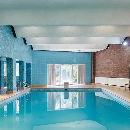 Beautiful 'mayfield' With Private Pool! Nyaraló Manchester