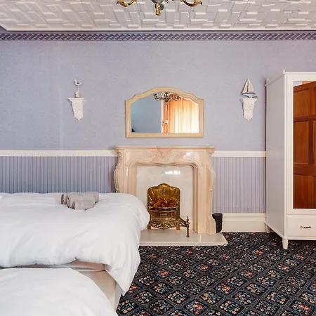 Beautiful 'mayfield' With Private Pool! بيت للعطل