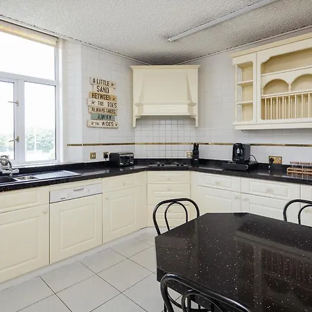 Beautiful 'mayfield' With Private Pool! Manchester