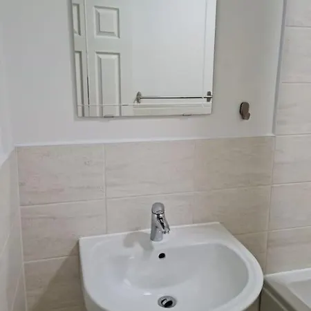 Impeccable 4-bed House Near Centre Manchester